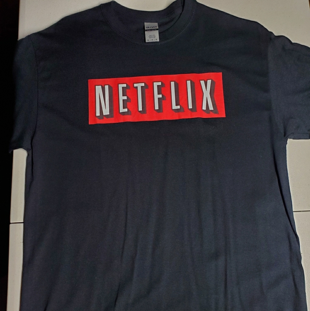 New t shirt red Netflix unisex M